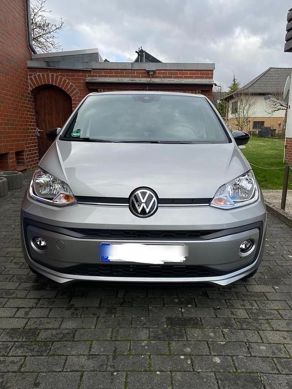 Silber Gebraucht 2022 VW up! Kleinwagen | 11.999 € - Bild 1/4