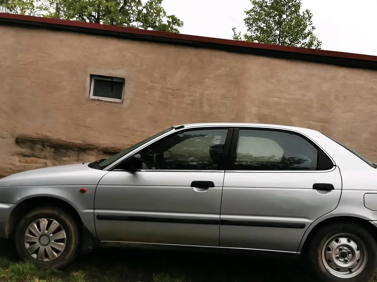 Gebraucht Suzuki Baleno 86 PS (63 kW) 2000 Grau Limousine