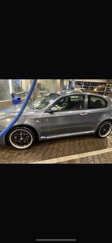 Gebraucht 2002 Alfa Romeo 147 Distinctive Kleinwagen | 28.500 € - Bild 1/4