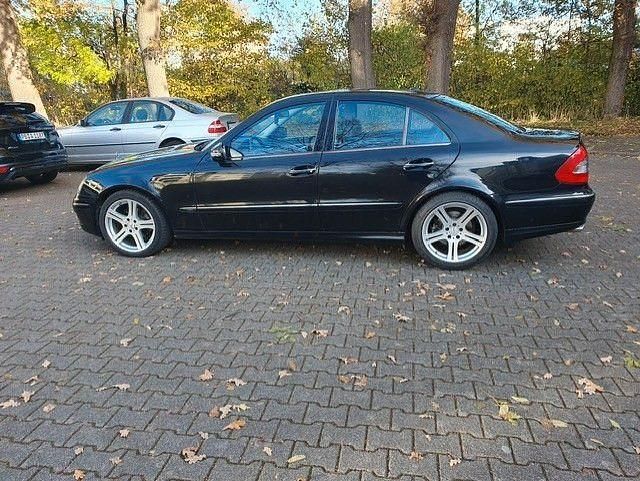 Schwarz Gebraucht 2008 Mercedes E320 Elegance Limousine | 7.350 € (Fairer Preis) - Bild 1/4