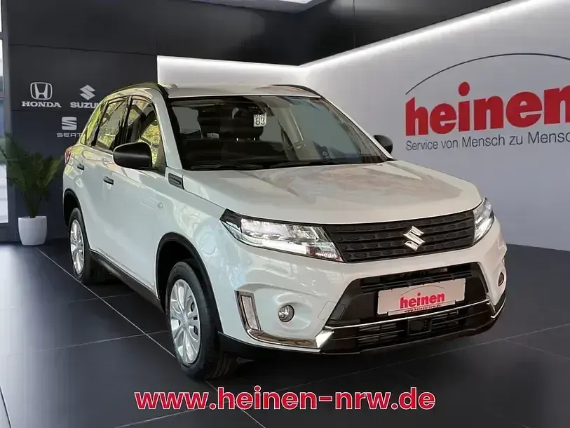 Gebraucht Suzuki Vitara Club 129 PS (94 kW) 2021 Pearl cool white SUV