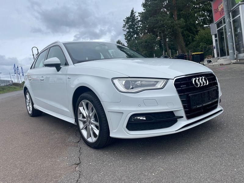 Weiß Gebraucht 2013 Audi A3 Sportback S-Line Kleinwagen | 16.999 € (Fairer Preis) - Bild 1/4