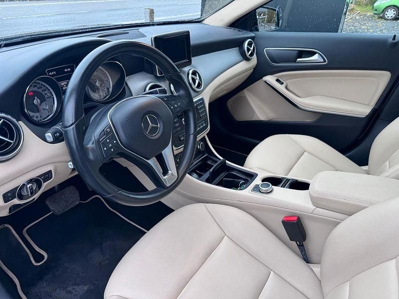 Gebraucht Mercedes GLA250 211 PS (155 kW) 2015 Schwarz SUV