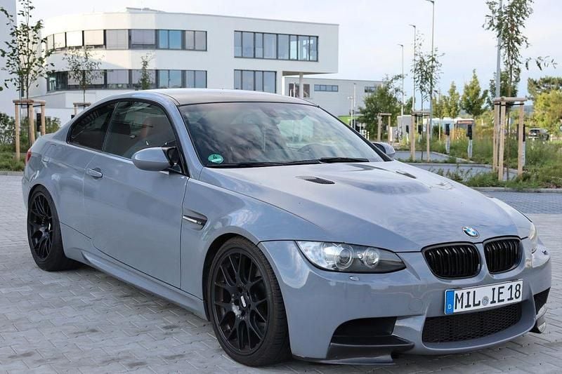 Grau Gebraucht 2011 BMW M3 Performance Coupé | 36.800 € (Superpreis) - Bild 1/4
