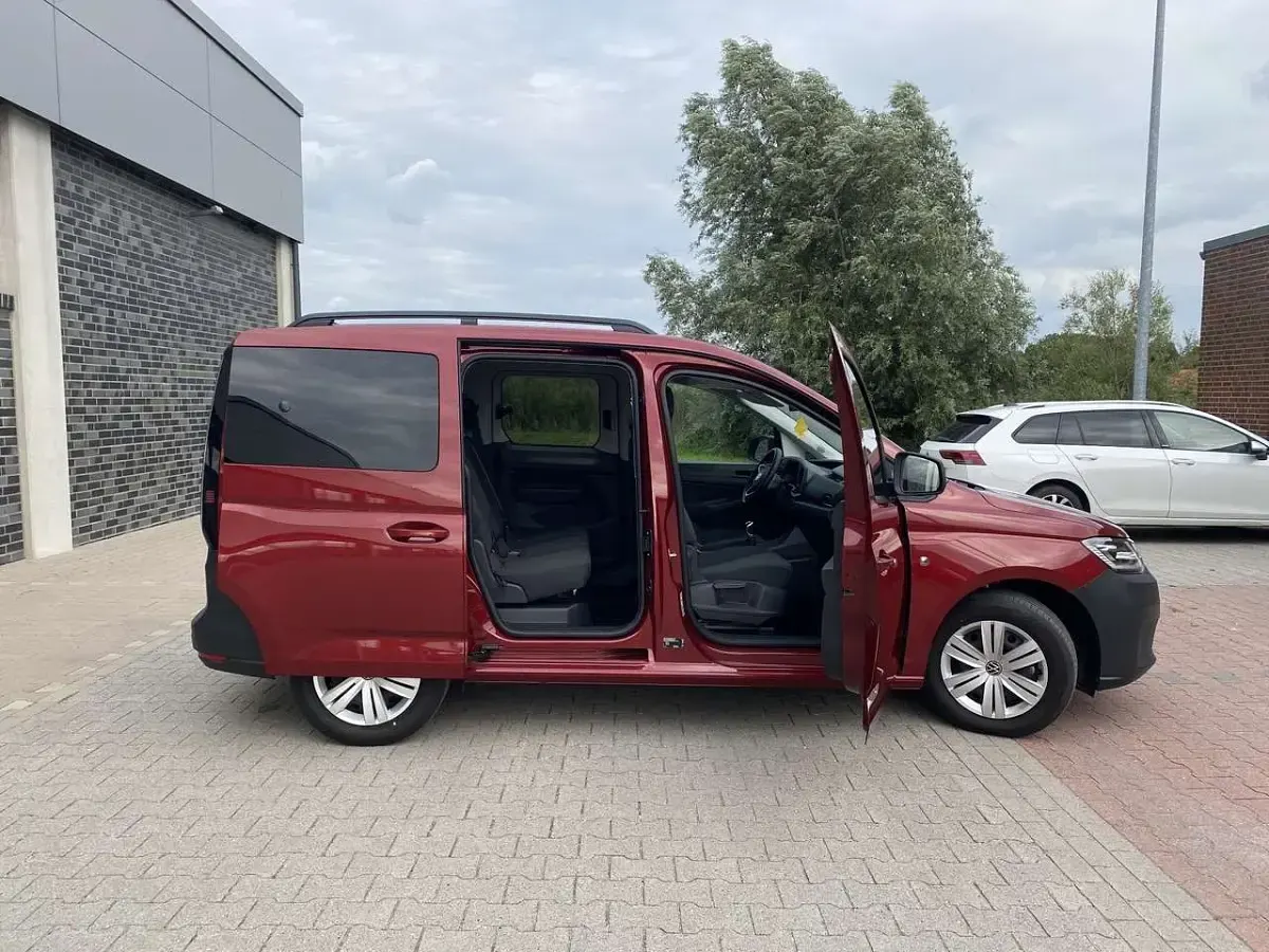 Gebraucht VW Caddy R 102 PS (75 kW) 2024 Rot Van / Kleinbus