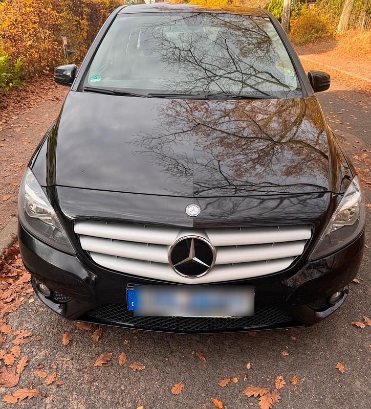 Schwarz Gebraucht 2013 Mercedes B180 Van / Kleinbus | 6.800 € (Fairer Preis) - Bild 1/4
