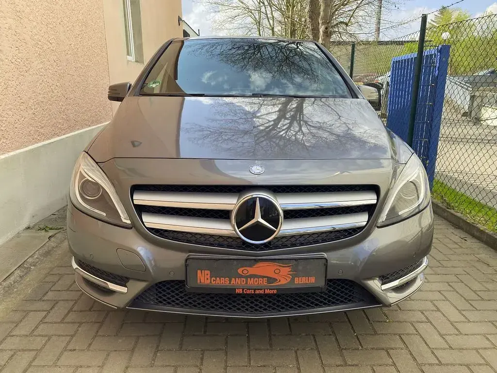 Gebraucht Mercedes B180 109 PS (80 kW) 2014 Grau Kleinwagen
