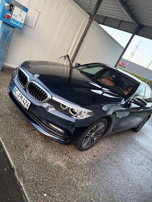 Gebraucht BMW 520 Sport Line 190 PS (139 kW) 2017 Blau Limousine