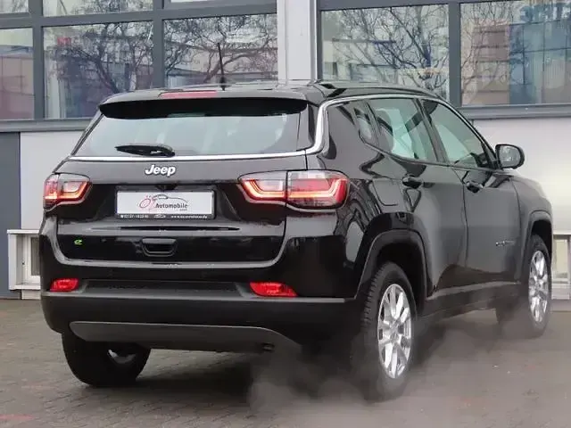 Second-hand Jeep Compass 131 CP (96 kW) 2024 Negru SUV