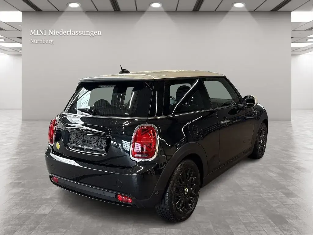 Gebraucht Mini Cooper SE 135 kW (184 PS) 2023 Schwarz Kleinwagen