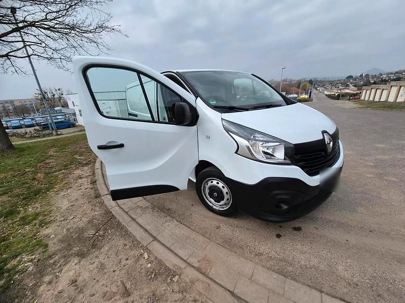 Gebraucht Renault Trafic 95 PS (69 kW) 2017 Weiß Van / Kleinbus