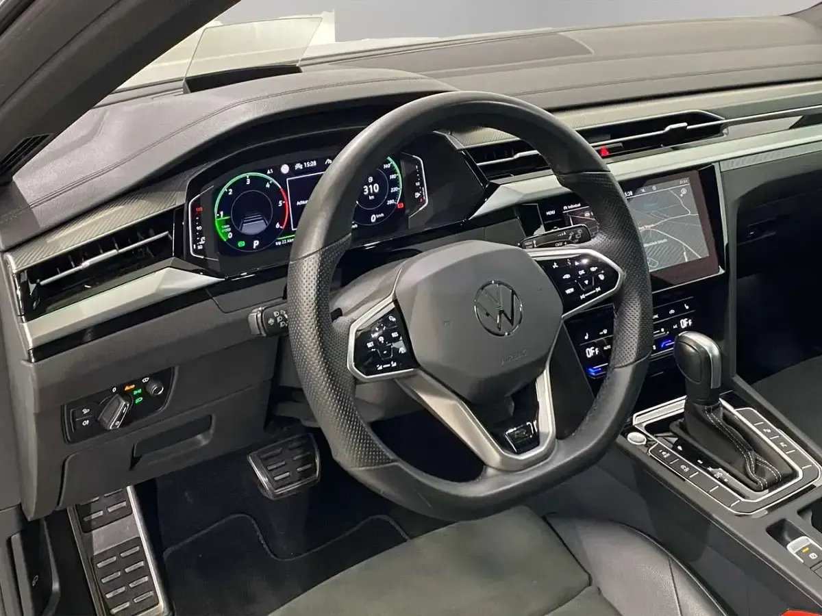 Gebraucht VW Arteon R-line 200 PS (147 kW) 2021 Oryxweiß perlmutteffekt Coupé