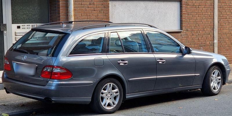 Gebraucht Mercedes E280 Avantgarde 190 PS (139 kW) 2008 Grau Kombi