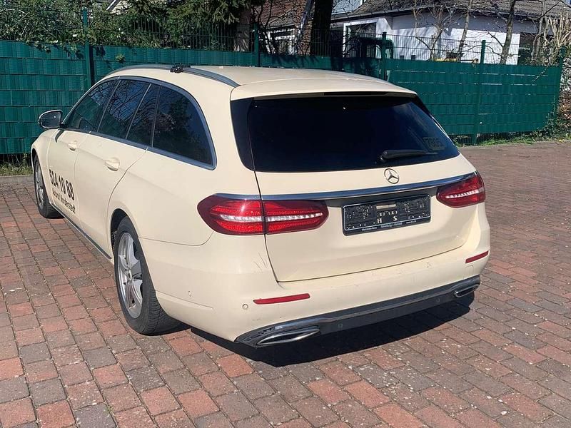 Gebraucht Mercedes E200 Avantgarde 150 PS (110 kW) 2019 Beige Kombi