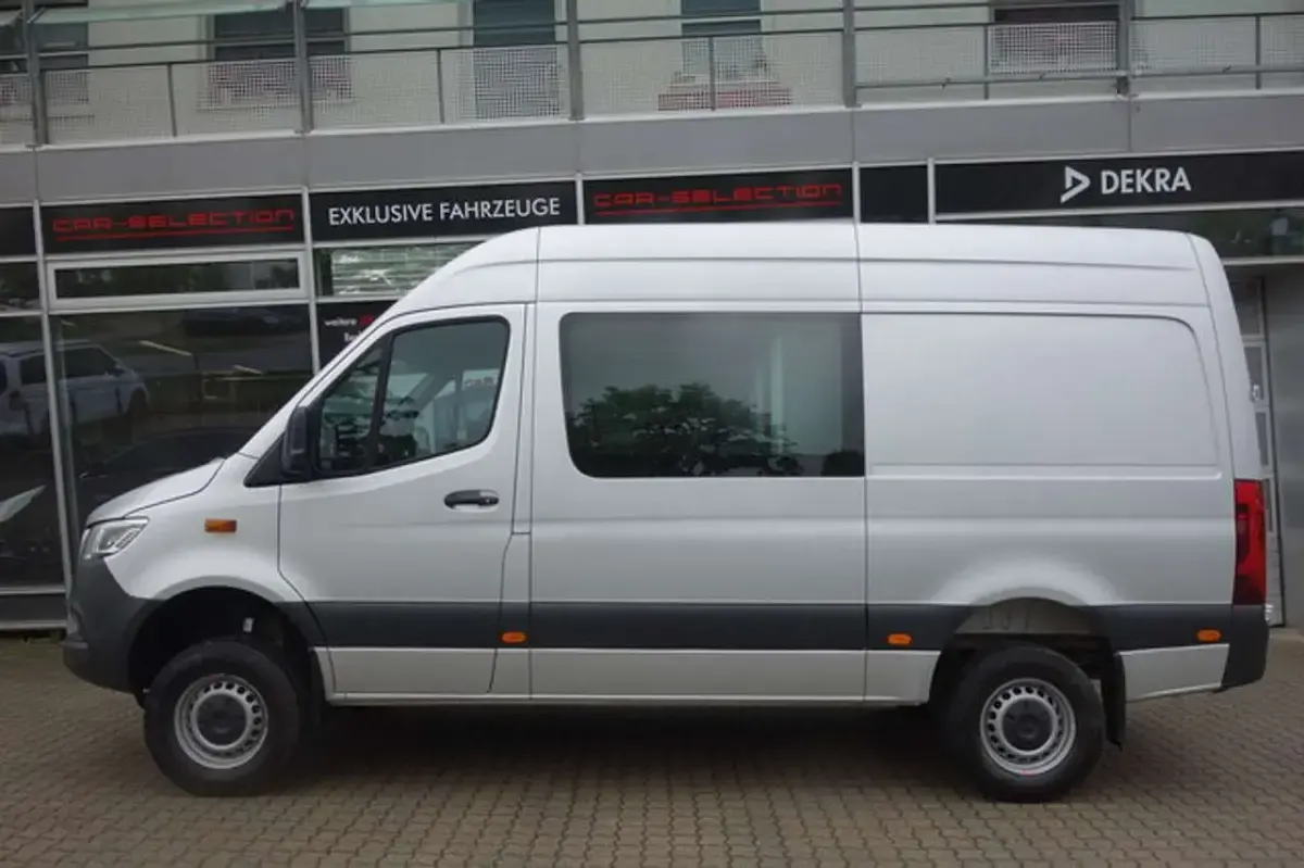 Gebraucht Mercedes Sprinter 190 PS (139 kW) 2023 Silber Van