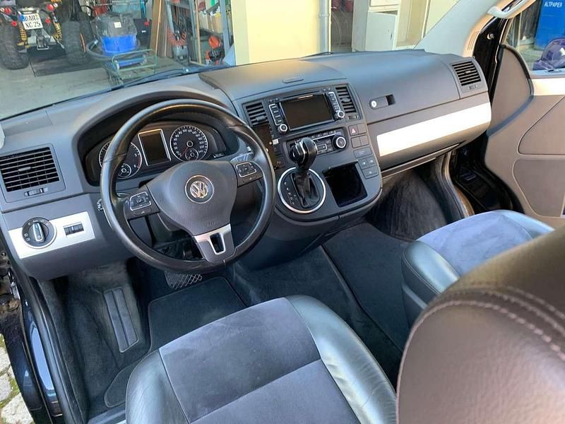 Gebraucht VW Multivan Highline 179 PS (131 kW) 2012 Schwarz Van