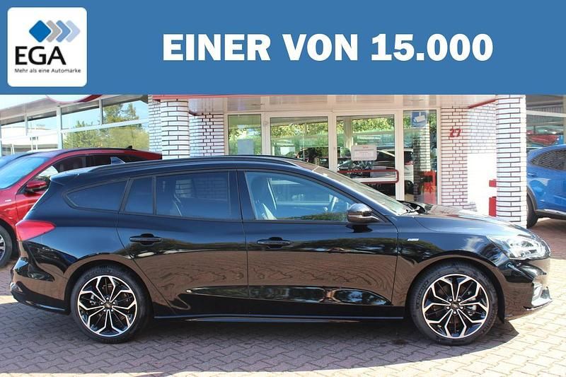 Schwarz metallic Gebraucht 2020 Ford Focus ST-Line | 16.900 € (Guter Preis) - Bild 1/4