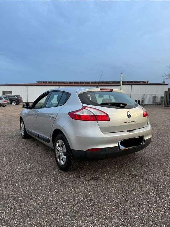 Gebraucht Renault Mégane Authentique 101 PS (74 kW) 2009 Andere farben Limousine
