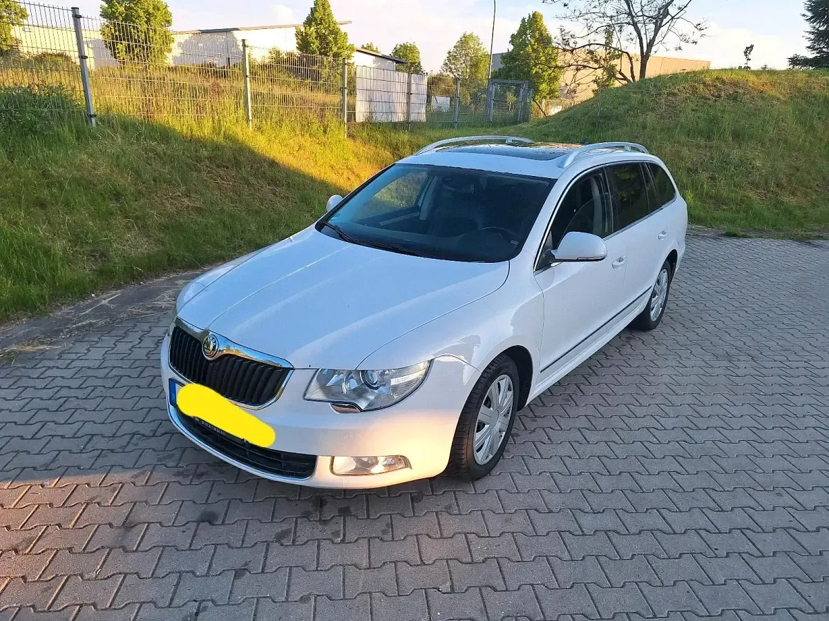 Używany Skoda Superb 140 KM (102 kW) 2011 Biały Kombi