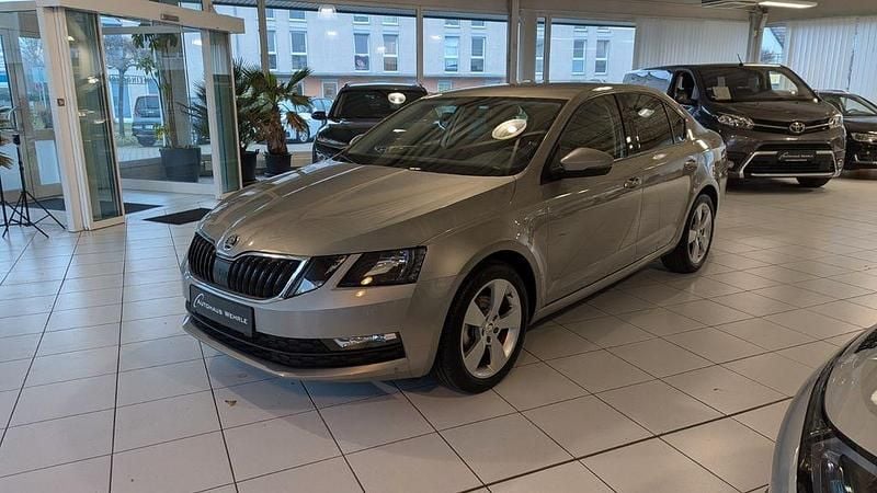 Beige Gebraucht 2019 Skoda Octavia Ambition Limousine | 14.490 € (Fairer Preis) - Bild 1/4
