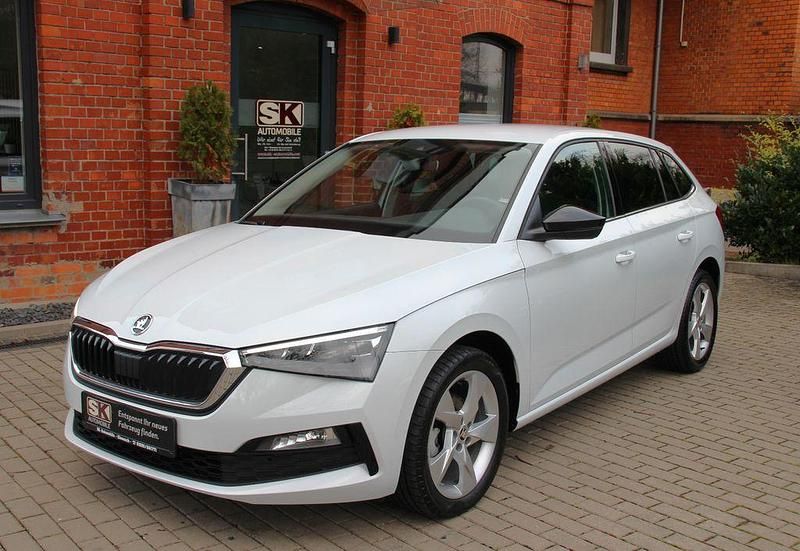 Weiß Gebraucht 2019 Skoda Scala Style Kleinwagen | 17.600 € (Fairer Preis) - Bild 1/4