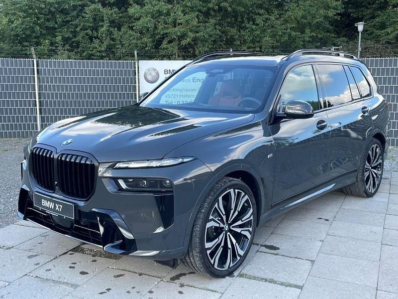 Grau Gebraucht 2025 BMW X7 M Sport SUV | 111.990 € - Bild 1/4