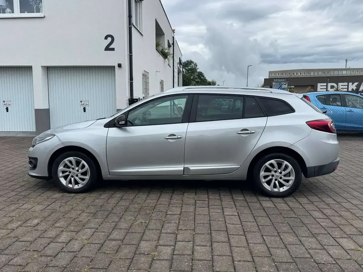 Gebraucht Renault Mégane GrandTour LIMITED 110 PS (80 kW) 2015 Platingrau Kombi