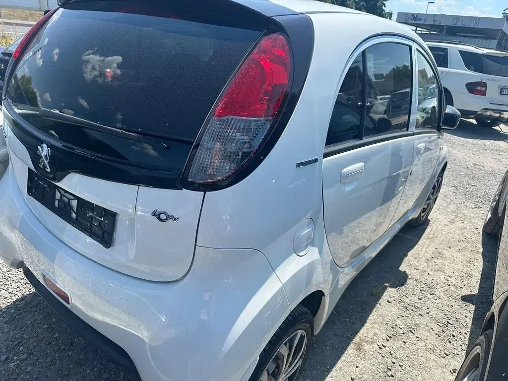 Gebraucht Peugeot iON 35 kW (48 PS) 2017 Weiß Kleinwagen