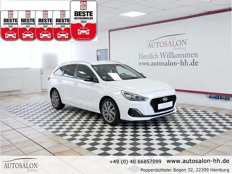 Weiß Gebraucht 2018 Hyundai i30 Passion Plus Kombi | 13.999 € (Fairer Preis) - Bild 1/4