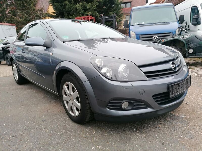 Grau Gebraucht 2005 Opel Astra GTC Edition Coupé | 1.450 € (Superpreis) - Bild 1/4