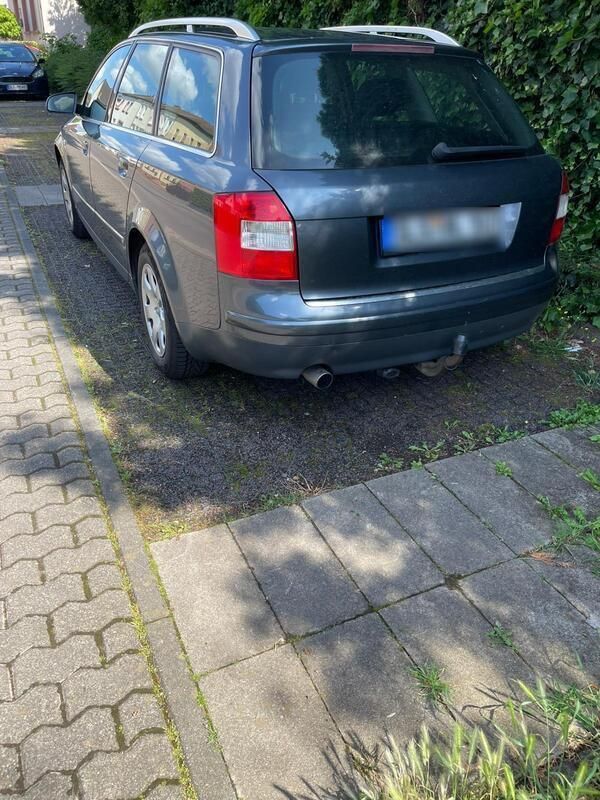 Grau Gebraucht 2002 Audi A4 Kombi | 800 € (Superpreis) - Bild 1/4