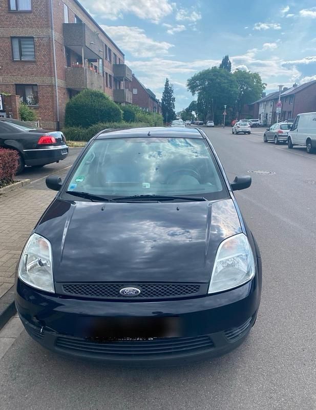 Blau Gebraucht 2004 Ford Fiesta Kleinwagen | 1.600 € (Etwas zu teuer) - Bild 1/4