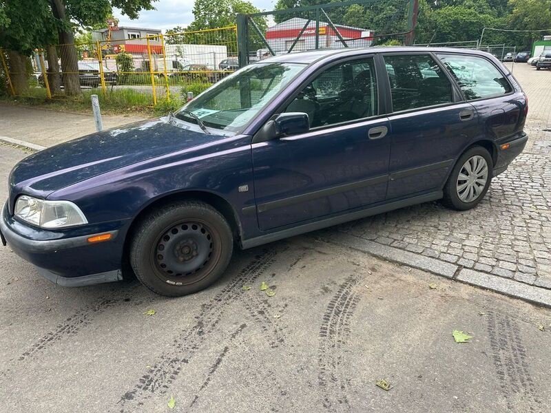 Silber Gebraucht 2000 Volvo V40 Kombi | 1.480 € (Fairer Preis) - Bild 1/4