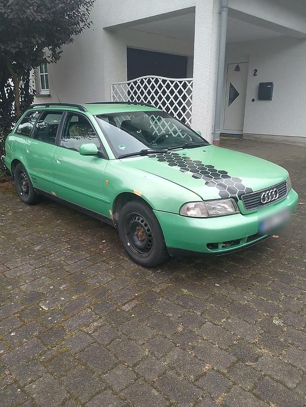 Grün Gebraucht 1998 Audi A4 Kombi | 1.111 € (Guter Preis) - Bild 1/4