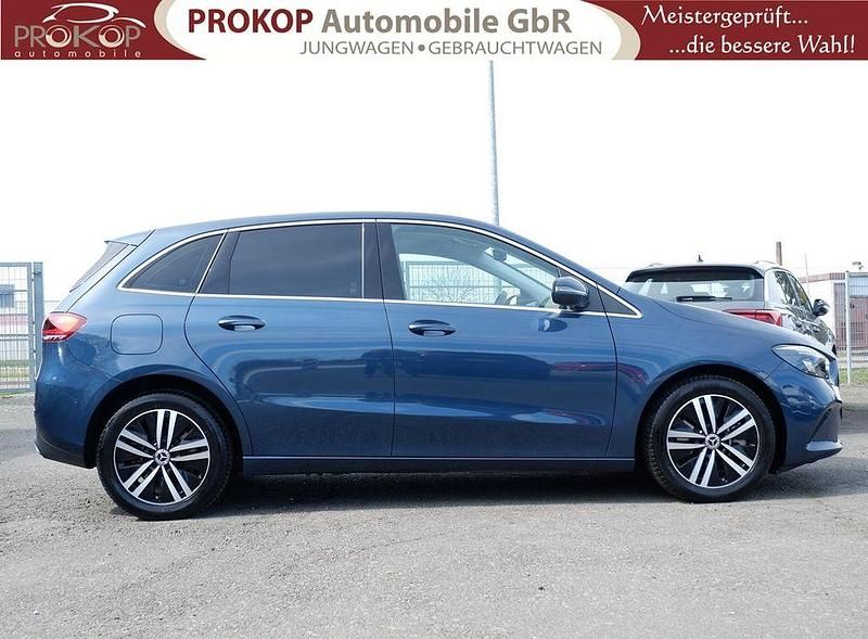 Gebraucht Mercedes B250e Progressive 160 PS (117 kW) 2022 Blau Van / Kleinbus