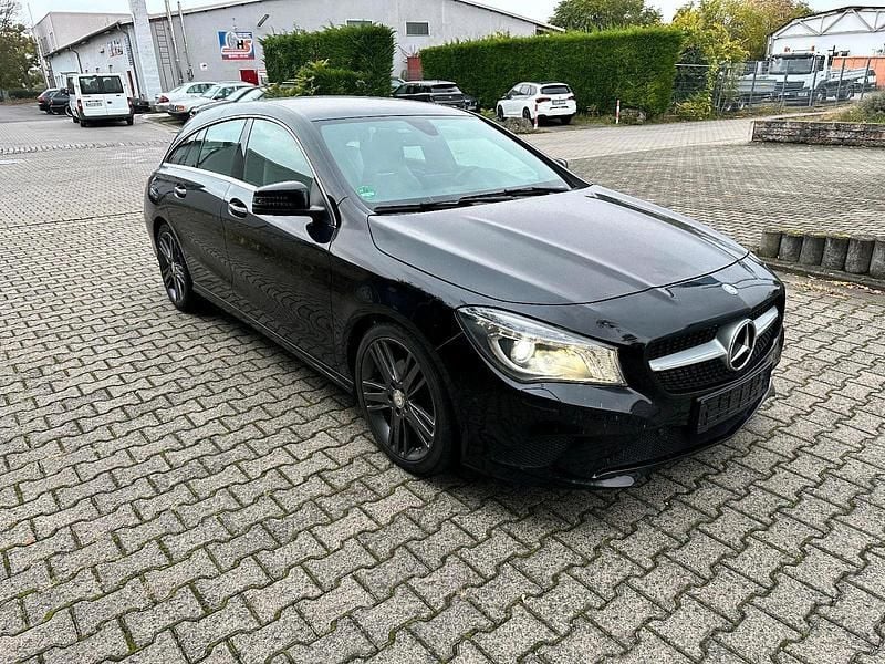 Schwarz Gebraucht 2016 Mercedes CLA220 Shooting Brake Kombi | 14.499 € (Guter Preis) - Bild 1/4