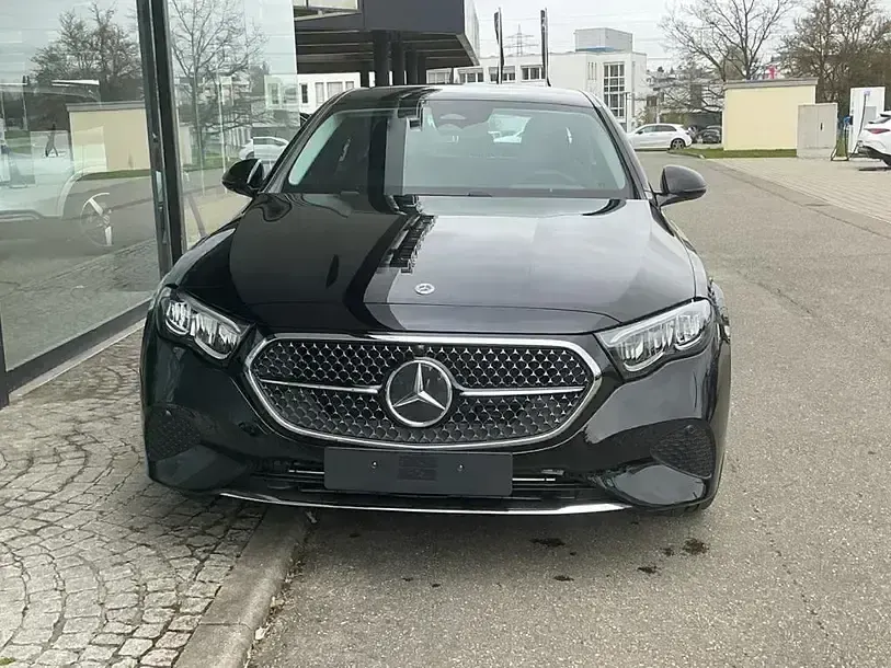 Gebraucht Mercedes E220 Avantgarde 197 PS (144 kW) 2026 Schwarz Limousine