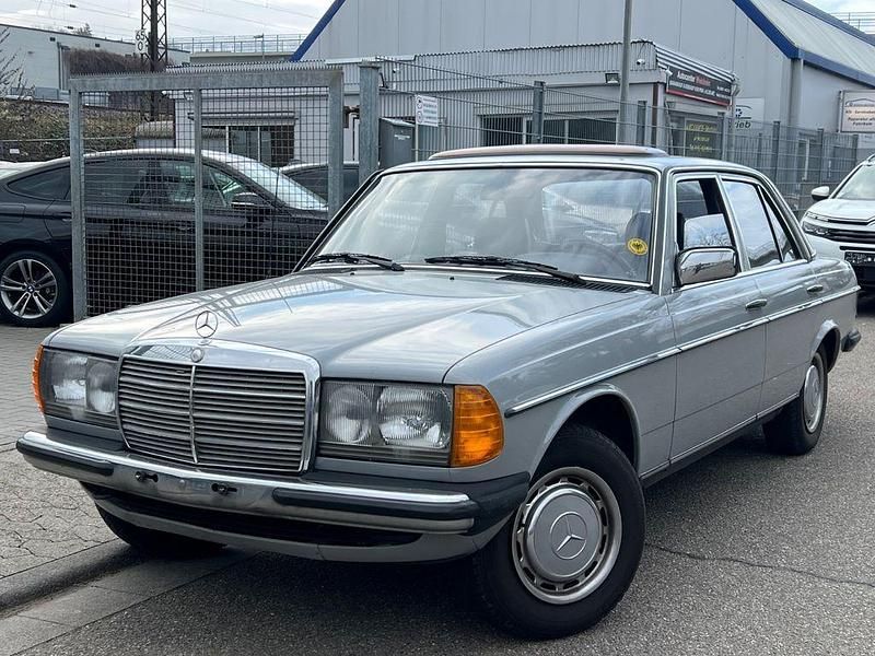 Gebraucht Mercedes 200 109 PS (80 kW) 1983 Grau Limousine