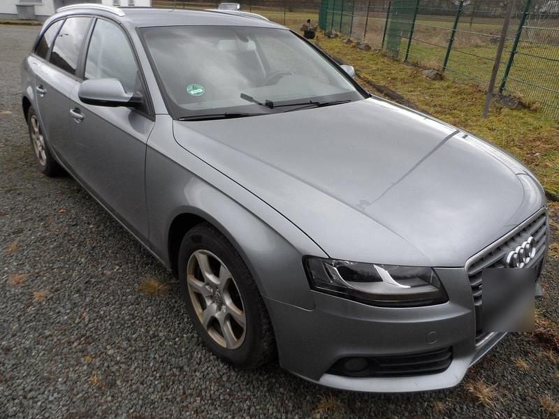 Gebraucht Audi A4 143 PS (105 kW) 2010 Silber Kleinwagen