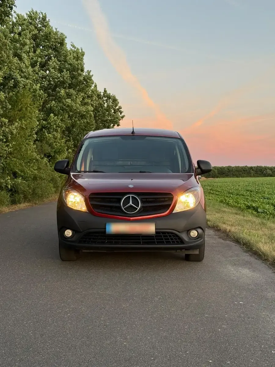 Gebraucht Mercedes Citan 111 110 PS (80 kW) 2018 Rot Van / Kleinbus