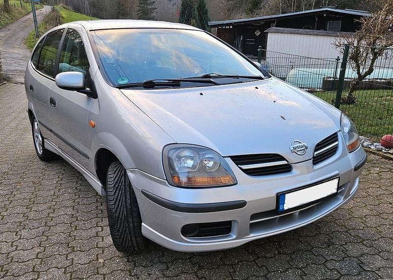 Grau Gebraucht 2002 Nissan Almera Tino Van / Kleinbus | 2.345 € (Etwas zu teuer) - Bild 1/4