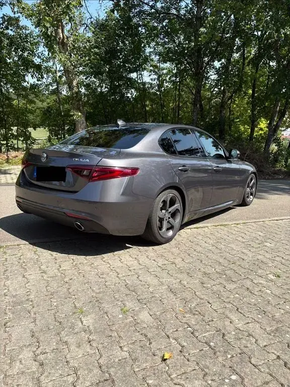 Gebraucht Alfa Romeo Giulia Super 179 PS (131 kW) 2016 Grau Limousine