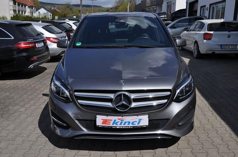 Gebraucht Mercedes B200 136 PS (100 kW) 2018 Grau Van / Kleinbus