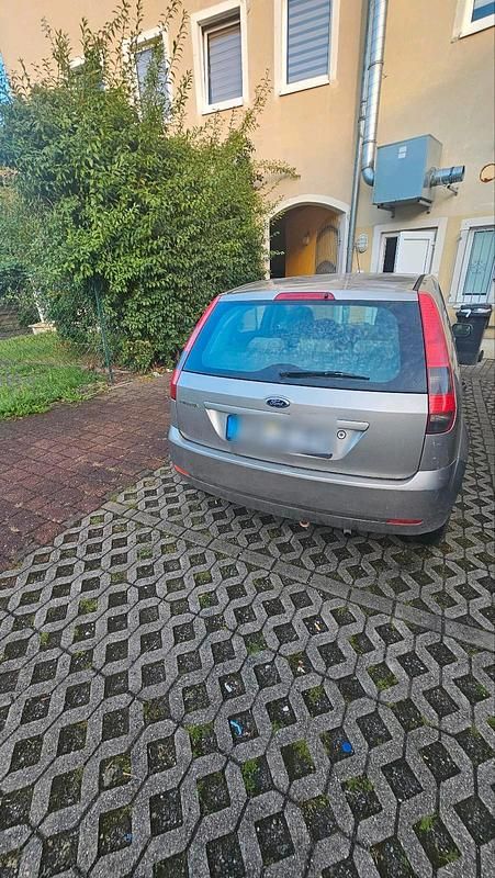 Gold Gebraucht 2002 Ford Fiesta Kleinwagen | 950 € (Superpreis) - Bild 1/4