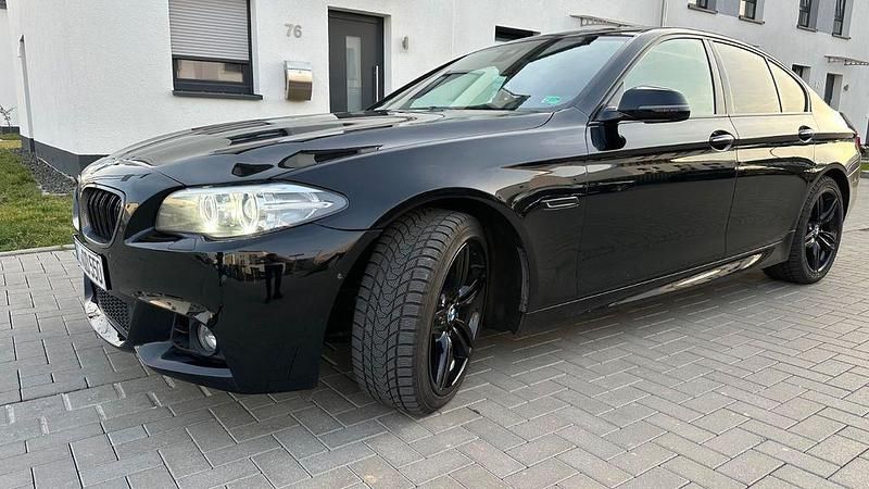 Gebraucht BMW 550 Sport Line 449 PS (330 kW) 2015 Schwarz Limousine