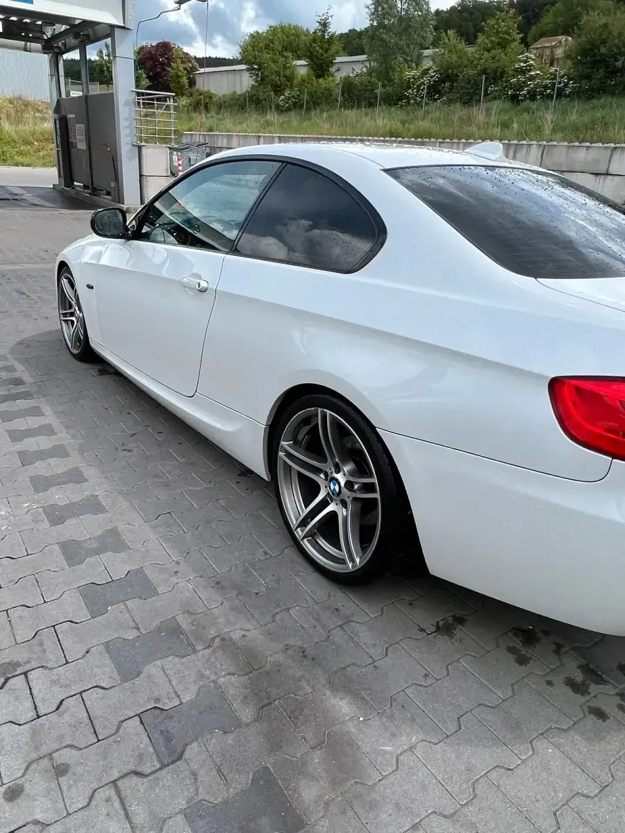 Gebraucht BMW 325 M Sport 218 PS (160 kW) 2013 Weiß Coupé