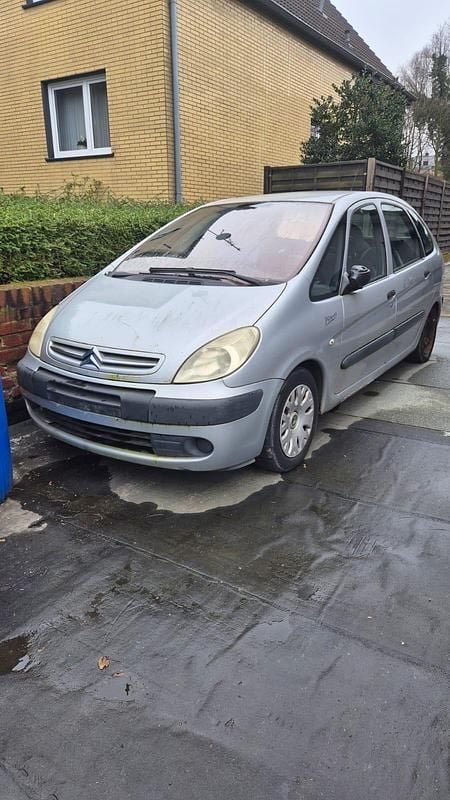 Silber Gebraucht 2008 Citroën Xsara Picasso Prestige Van / Kleinbus | 390 € - Bild 1/4
