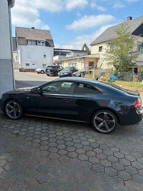Schwarz Gebraucht 2012 Audi A5 Coupé | 10.900 € - Bild 1/4