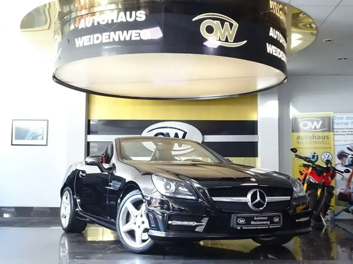 Gebraucht Mercedes SLK200 AMG line 184 PS (135 kW) 2011 Obsidianschwarz metallic Cabrio
