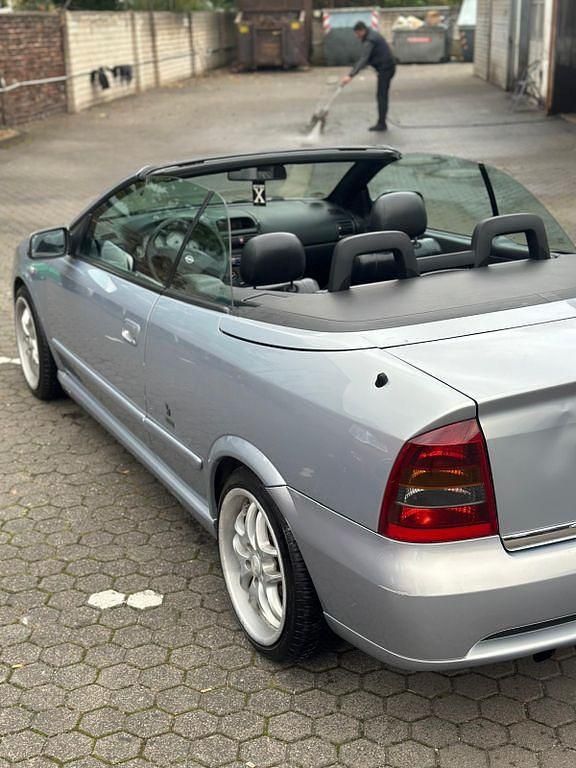 Grau Gebraucht 2002 Opel Astra Cabriolet Cabrio | 2.000 € (Guter Preis) - Bild 1/4